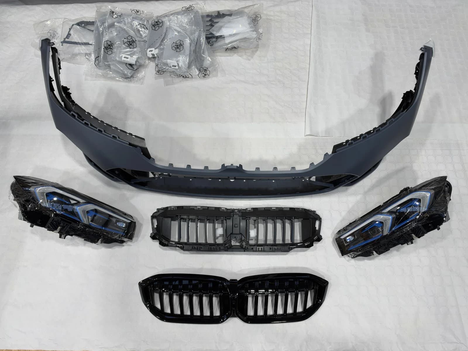 BMW G20 Front end with headlight, catalogue photo 1