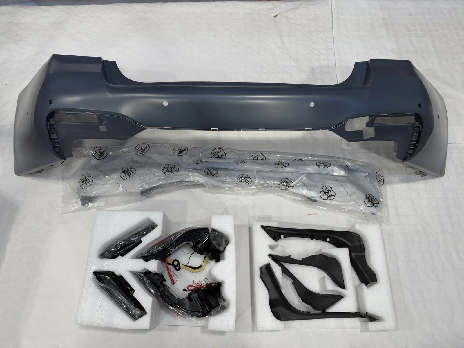BMW G30 Rear end with Tail light, catalogue photo 1
