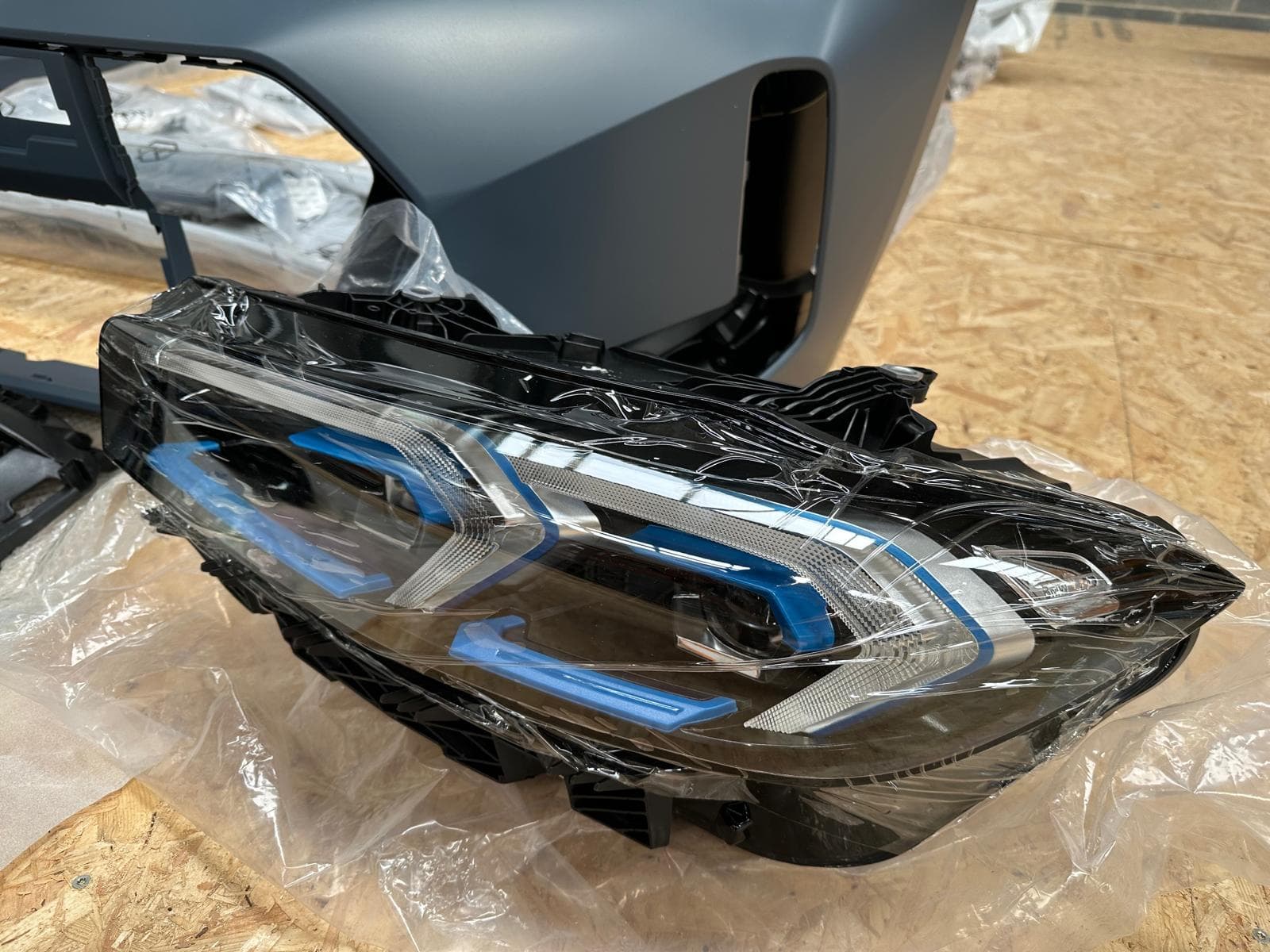 A closer look at the light assembly.